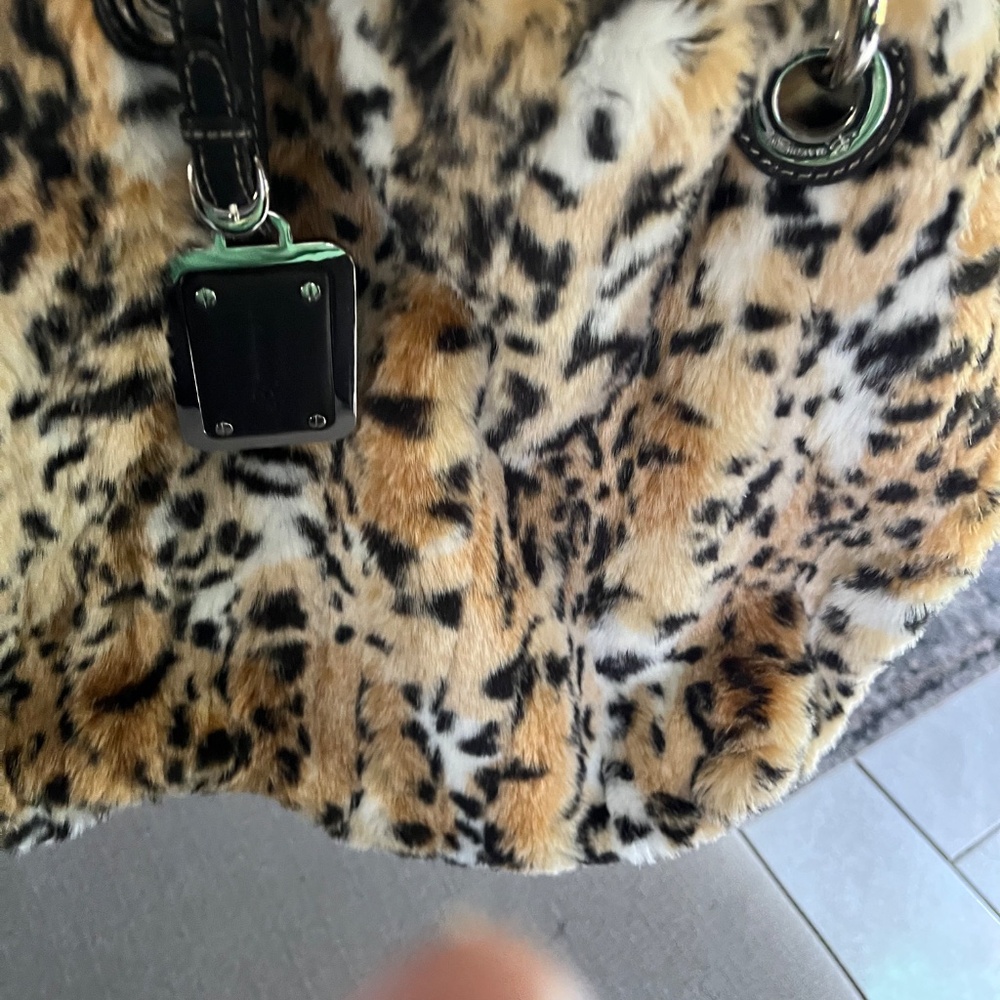 Leopard Print Faux Fur Tote Bag - Picture 3 of 12